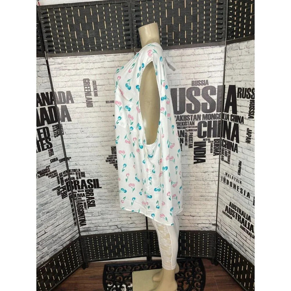 Torrid Plus 6 White Cherry Print Split Neckline Rayon Curved Hem Sleeveless Top - Picture 5 of 6